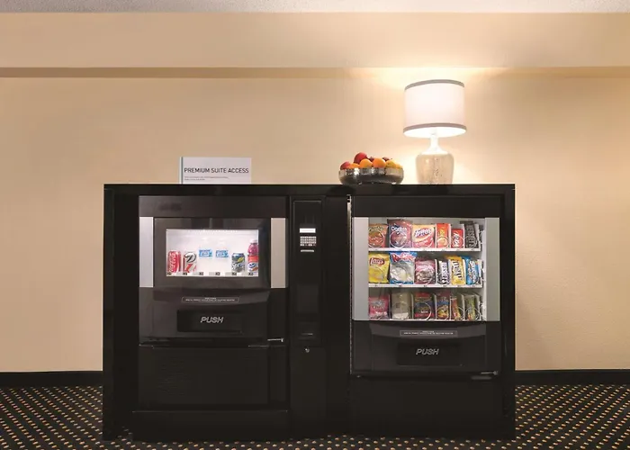 Embassy By Hilton Chicago 4*