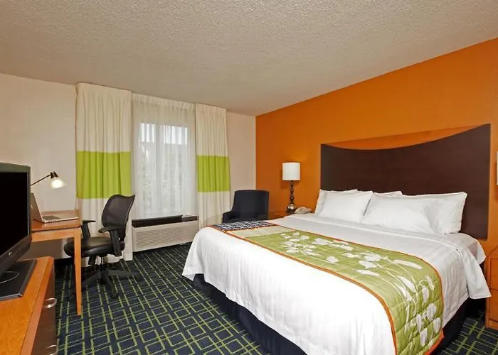 Hotel Embassy By Hilton Chicago 4*