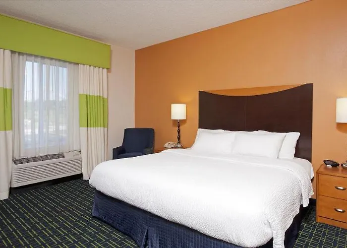 Hotel Embassy By Hilton Chicago 4*
