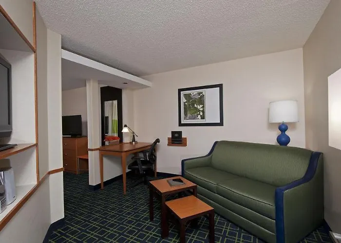 Embassy By Hilton Chicago Hotel 4*