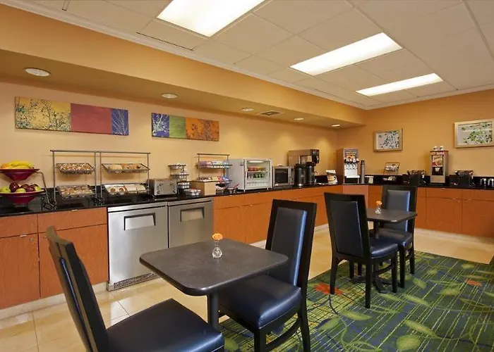Embassy By Hilton Chicago Naperville