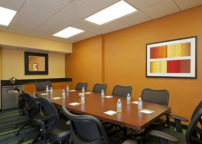 Embassy By Hilton Chicago 4*